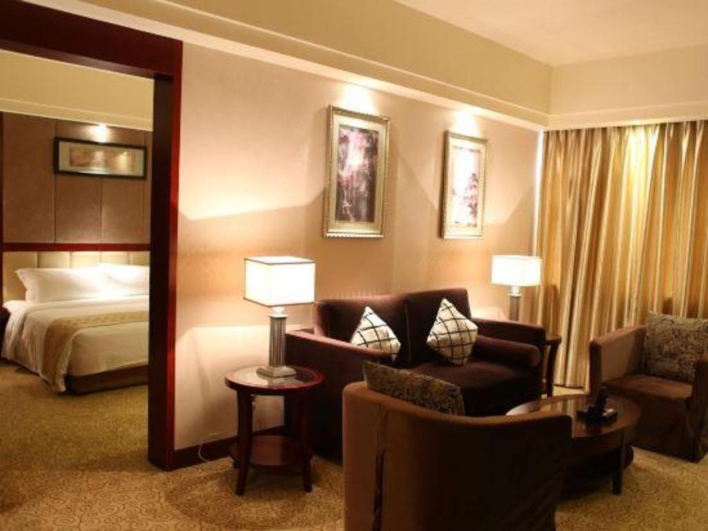 Chengdu Yinsheng International Hotel Supoqiao Exterior photo