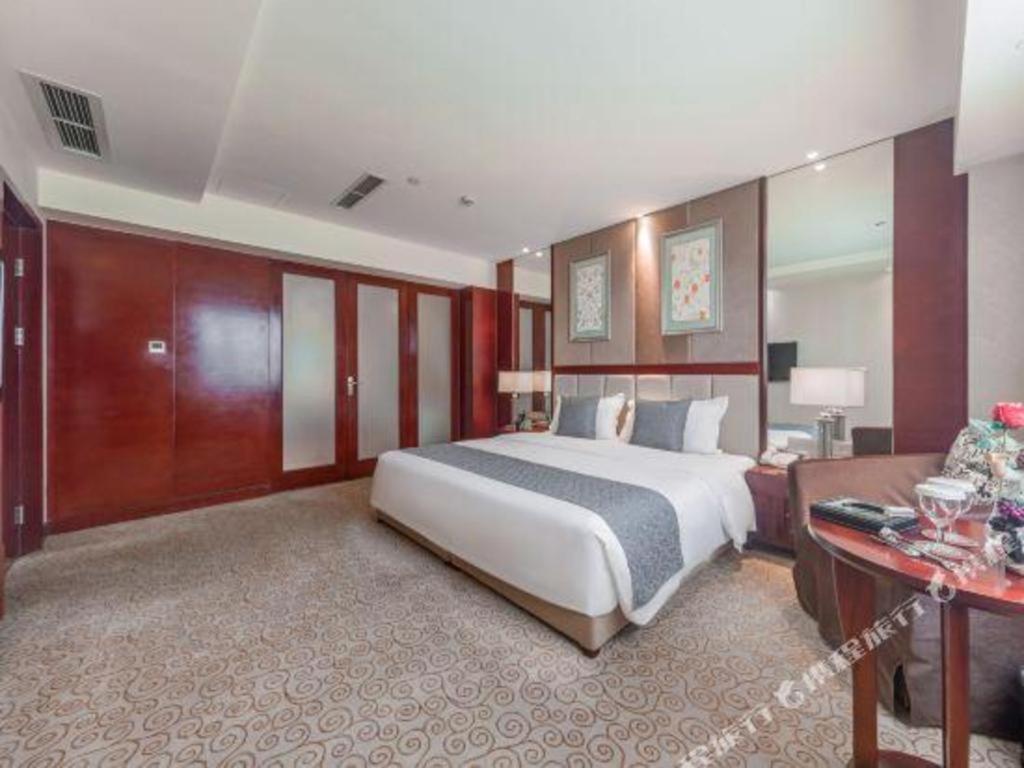 Chengdu Yinsheng International Hotel Supoqiao Exterior photo