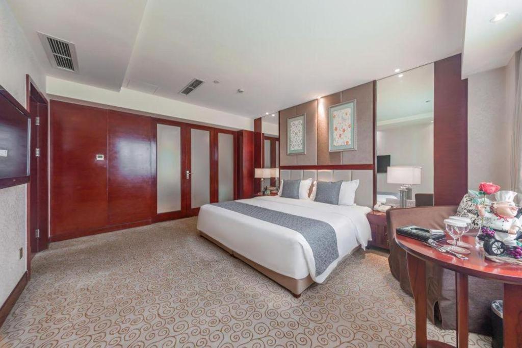 Chengdu Yinsheng International Hotel Supoqiao Exterior photo