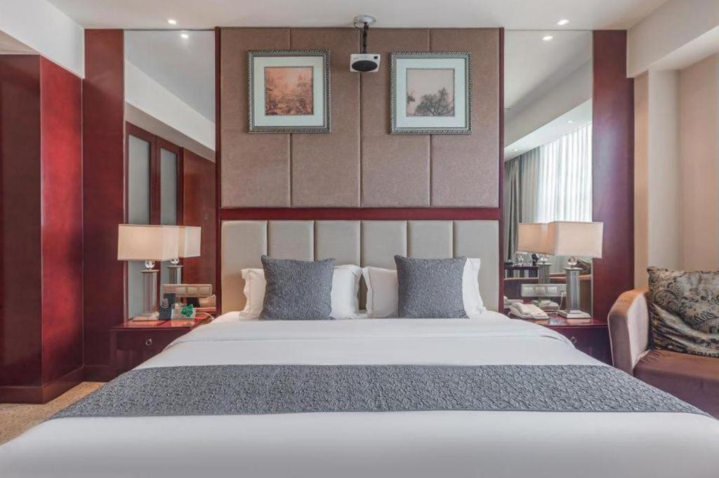 Chengdu Yinsheng International Hotel Supoqiao Exterior photo